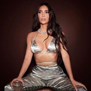 Skims triangle logo bra